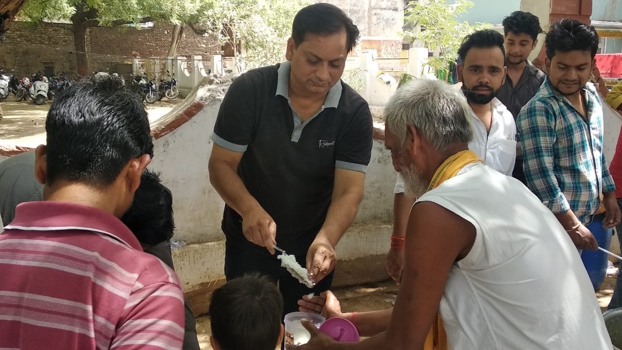 जब तक मैं अन्न खाऊंगा जरूरतमंद को भी अन्न बांटूंगा, मैंने यह जीवन का सिद्धांत बना लिया है: सिद्धांत कुशवाह | New India Times