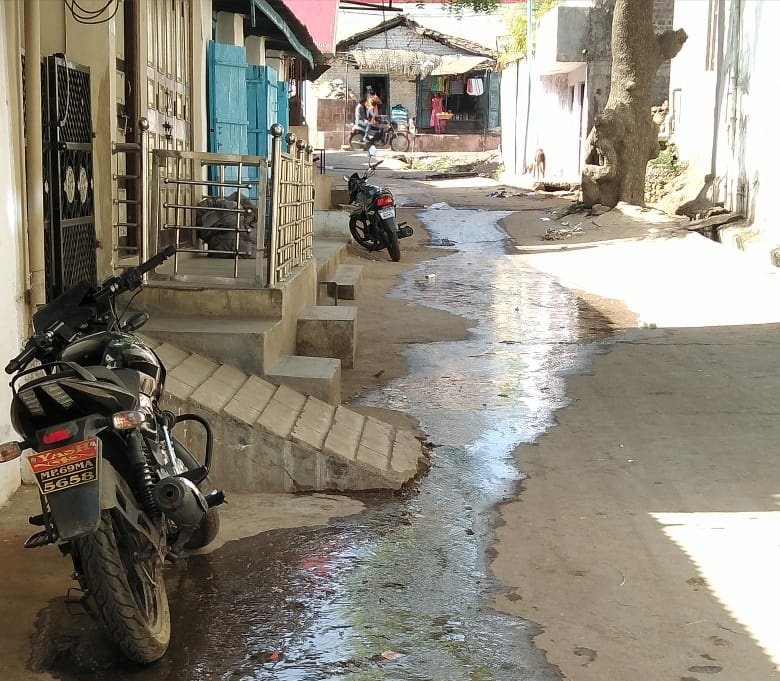 मछली बाजार एवं सड़क पर बहते गंदे पानी से रहिवासी परेशान | New India Times