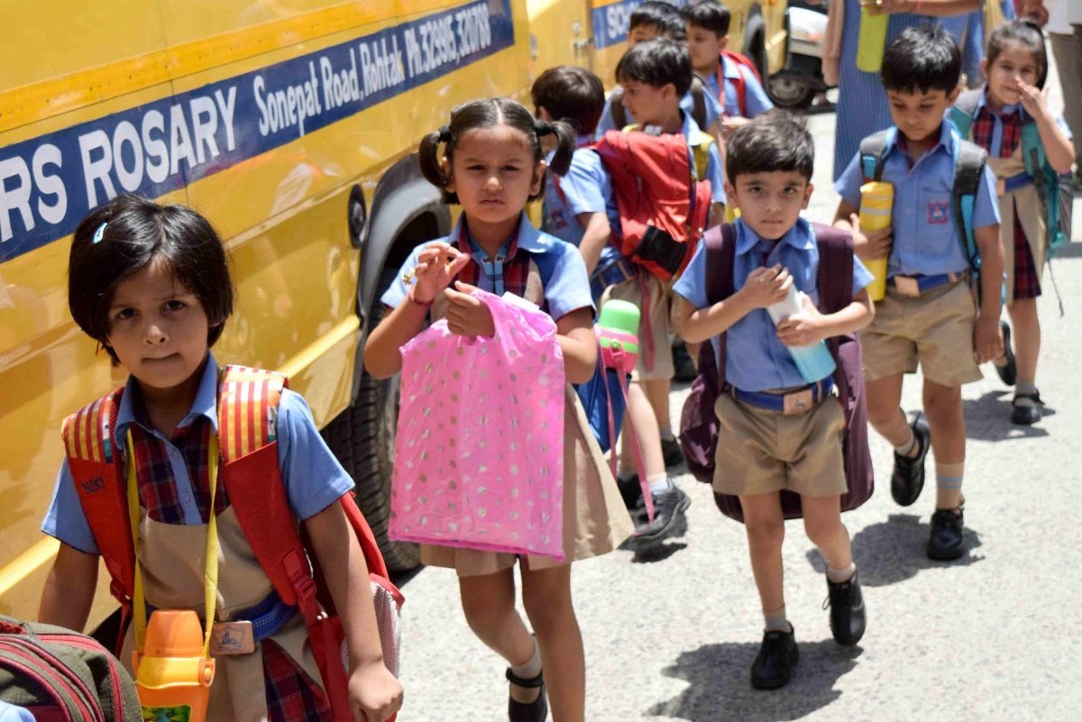 भीषण गर्मी को देखते हुए कलेक्टर ने 1 से 8 वीं कक्षा तक के सभी स्कूलों के समय में किया परिवर्तन, सुबह 7:30 से 12 बजे तक होगा स्कूल का संचालन | New India Times