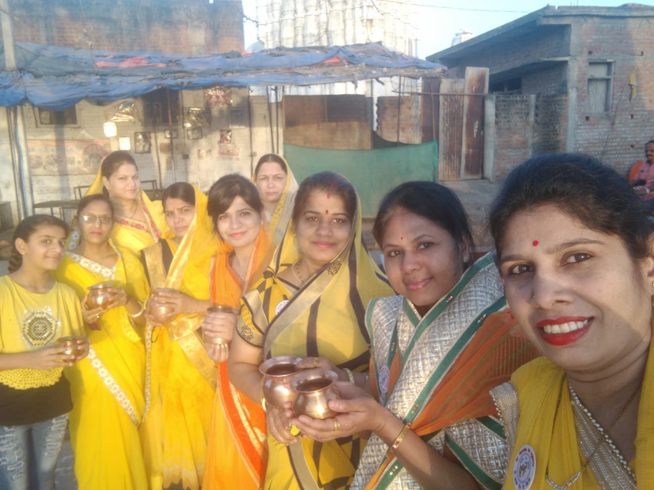 सूर्य को अर्ध्य देते हुए आेटले से लाइव ग्रुप महिलाओं ने अपने परिवार, समाज, देश व समस्त विश्व की सम्रद्धि आैर विकास के लिए की कामना | New India Times