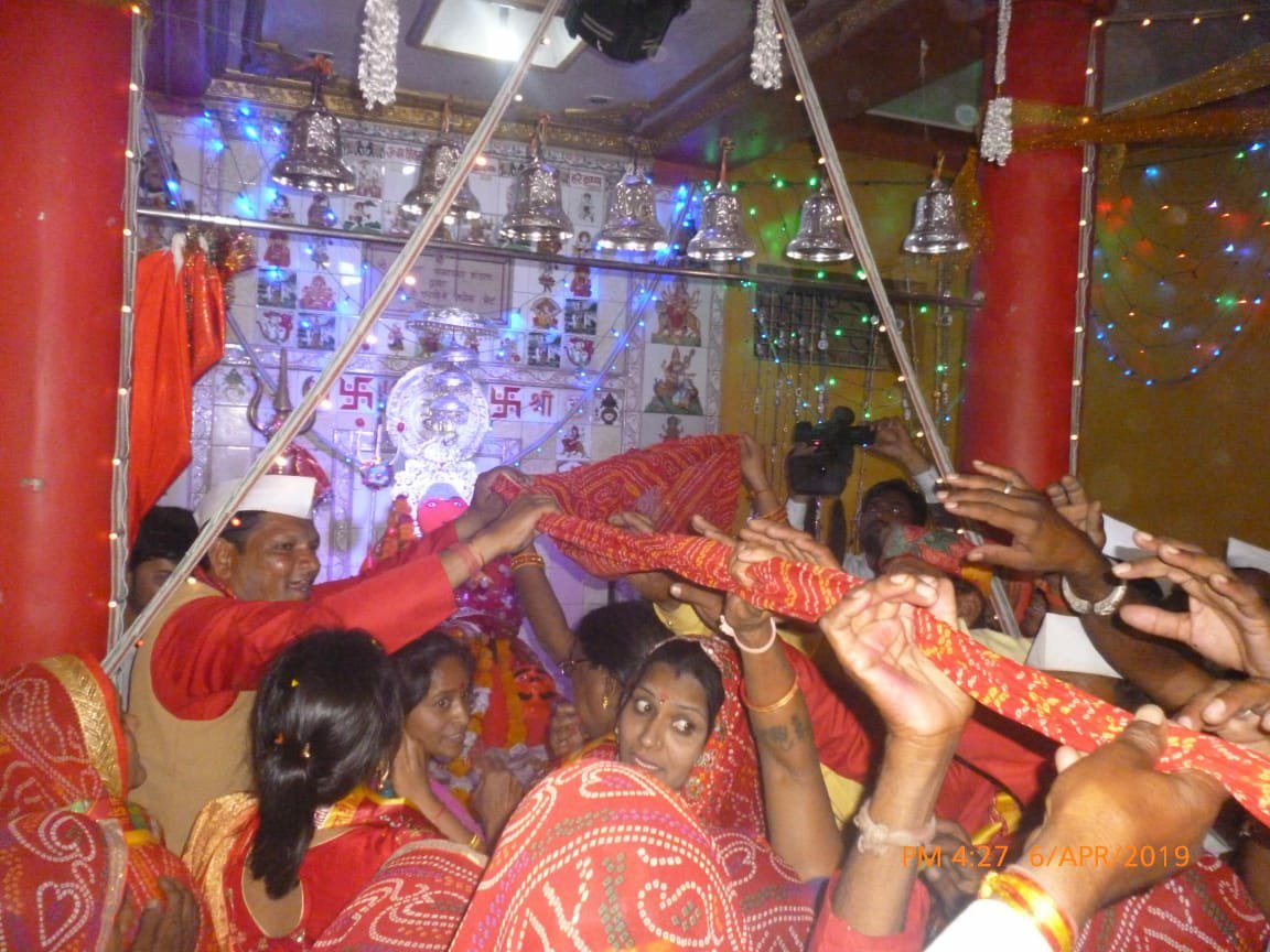 पटलिया समाज की चुनरी यात्रा में उमड़ा जनसैलाब, माता को चढ़ाई गई 201 मीटर लंबी चुनरी 2 पटलिया समाज की चुनरी यात्रा में उमड़ा जनसैलाब, माता को चढ़ाई गई 201 मीटर लंबी चुनरी | New India Times