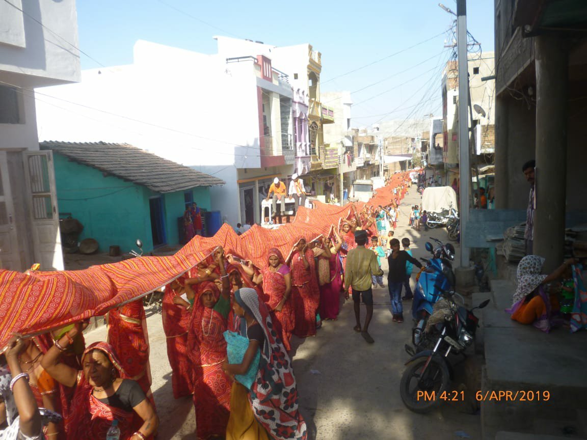 पटलिया समाज की चुनरी यात्रा में उमड़ा जनसैलाब, माता को चढ़ाई गई 201 मीटर लंबी चुनरी 4 पटलिया समाज की चुनरी यात्रा में उमड़ा जनसैलाब, माता को चढ़ाई गई 201 मीटर लंबी चुनरी | New India Times