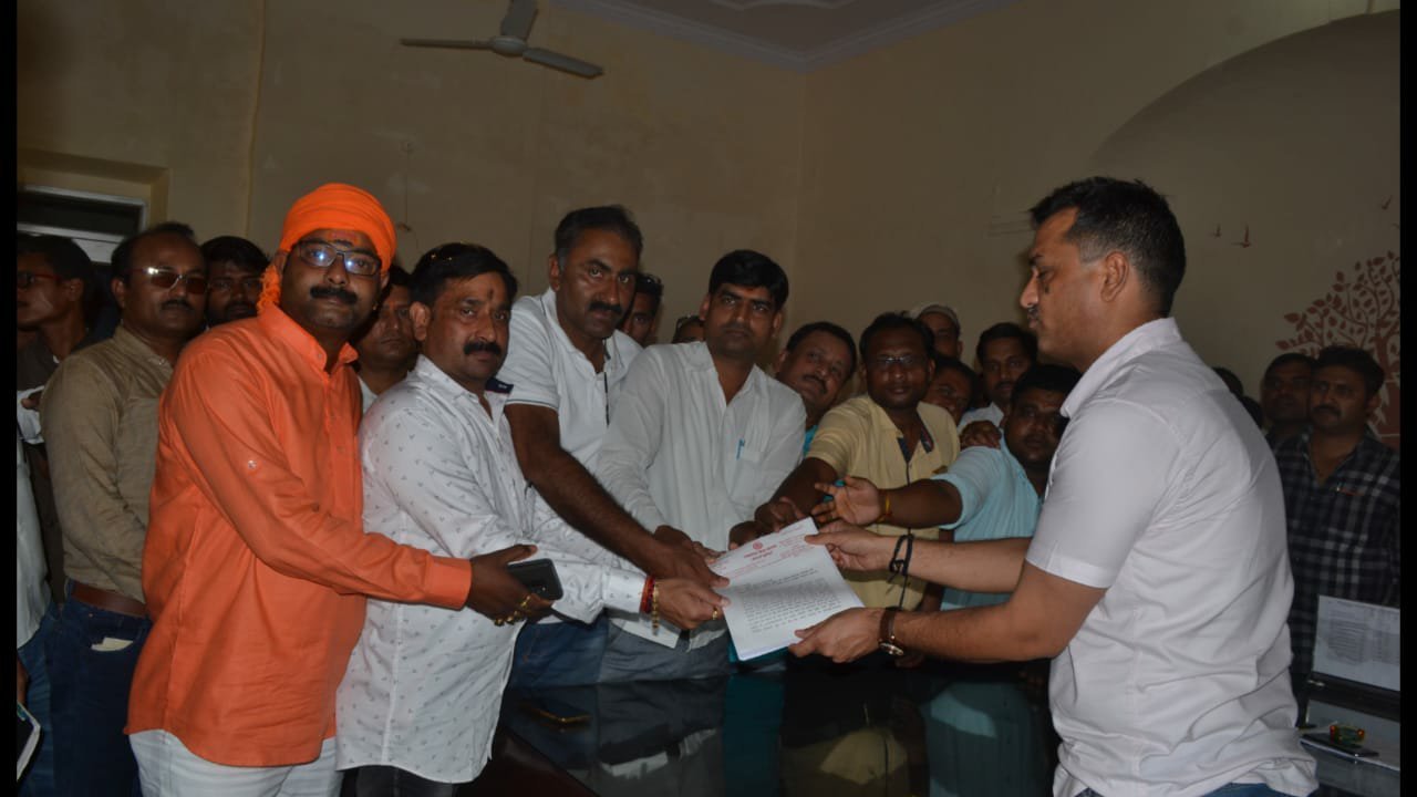 पत्रकारों की व्यक्तिगत लड़ाई में पुलिस नहीं करेगी हस्तक्षेप: एडीजी, पीपीसी के सैकड़ों पत्रकारों एडीजी व आईजी रेंज को सौंपा ज्ञापन, अमर उजाला के एडिटर-न्यूज़ एडिटर पुलिस से करवा रहे थे पत्रकार का उत्पीड़न 2 पत्रकारों की व्यक्तिगत लड़ाई में पुलिस नहीं करेगी हस्तक्षेप: एडीजी, पीपीसी के सैकड़ों पत्रकारों एडीजी व आईजी रेंज को सौंपा ज्ञापन, अमर उजाला के एडिटर-न्यूज़ एडिटर पुलिस से करवा रहे थे पत्रकार का उत्पीड़न | New India Times