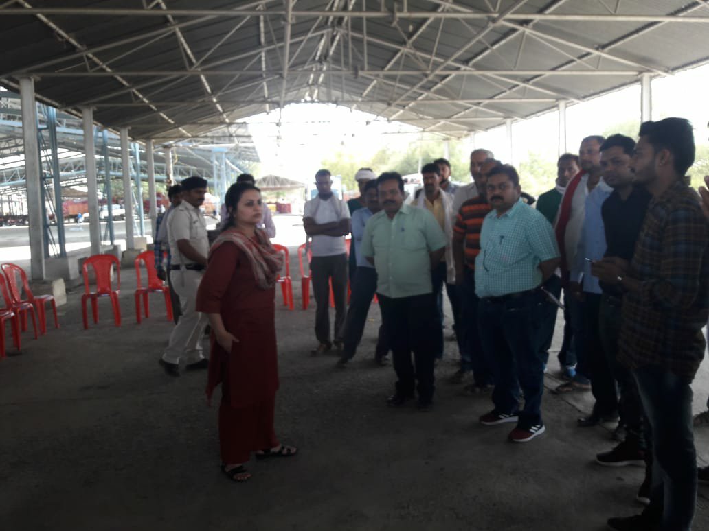 देवरी मंडी में खरीदी केंद्रों का कलेक्टर ने किया औचक निरीक्षण | New India Times