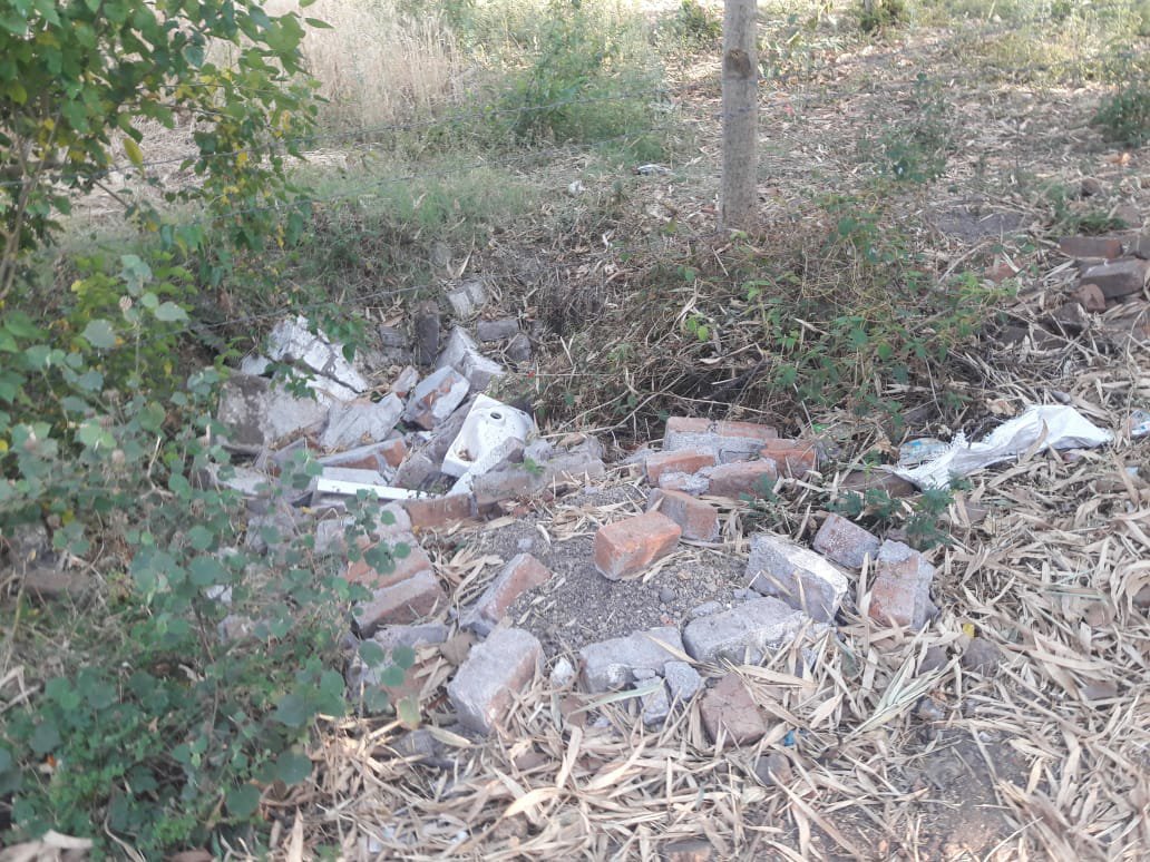 ग्राम पंचायत कासखेडा में स्वच्छता मिशन बना दिखावा, एक वर्ष में ही जर्जर हुये शौचालय | New India Times