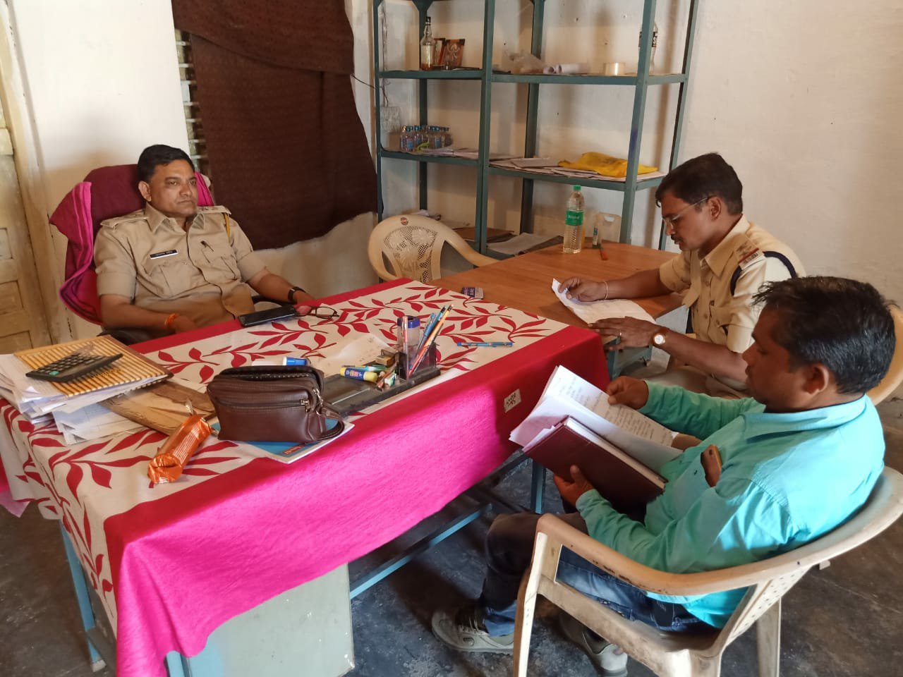 निर्वाचन आयोग के उड़न दस्ते ने माण्डली के पास 1400 पेटी अवैध बियर भरी से ट्रक को पकड़ कर किया आबकारी विभाग के हवाले | New India Times