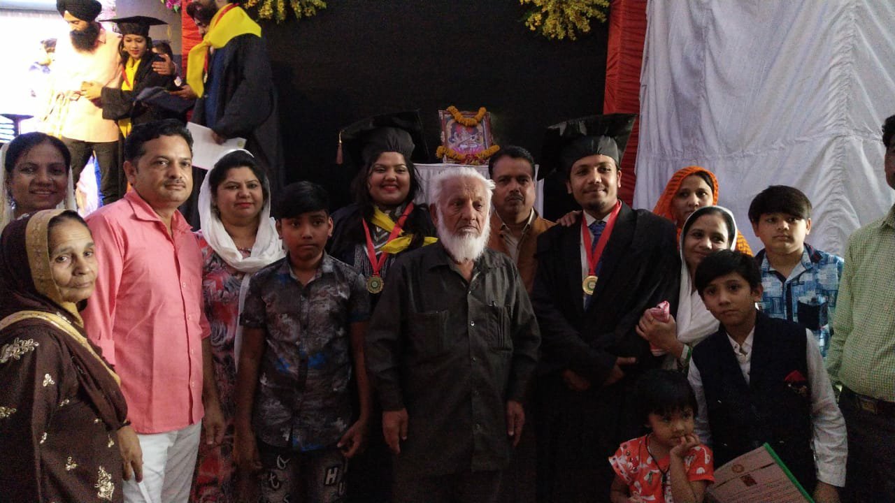 राणापुर में मुस्लिम समाज के पहले एमबीबीएस डाँक्टर बने सोहेल मकरानी | New India Times