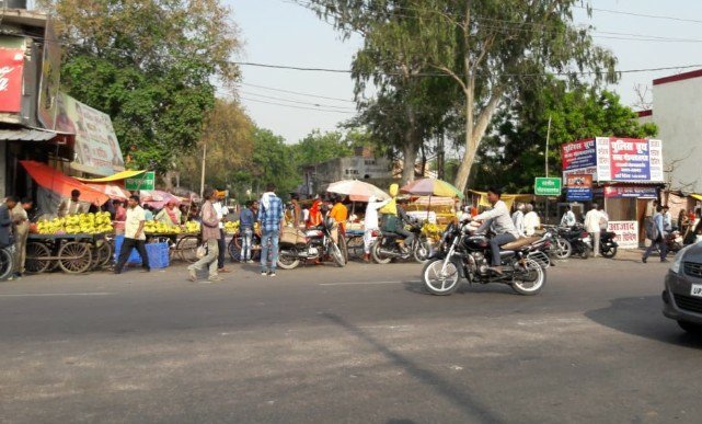 मोहनलाल गंज से गोसाईं गंज को जाने वाली मुख्य सड़क हुई अचानक बन्द | New India Times