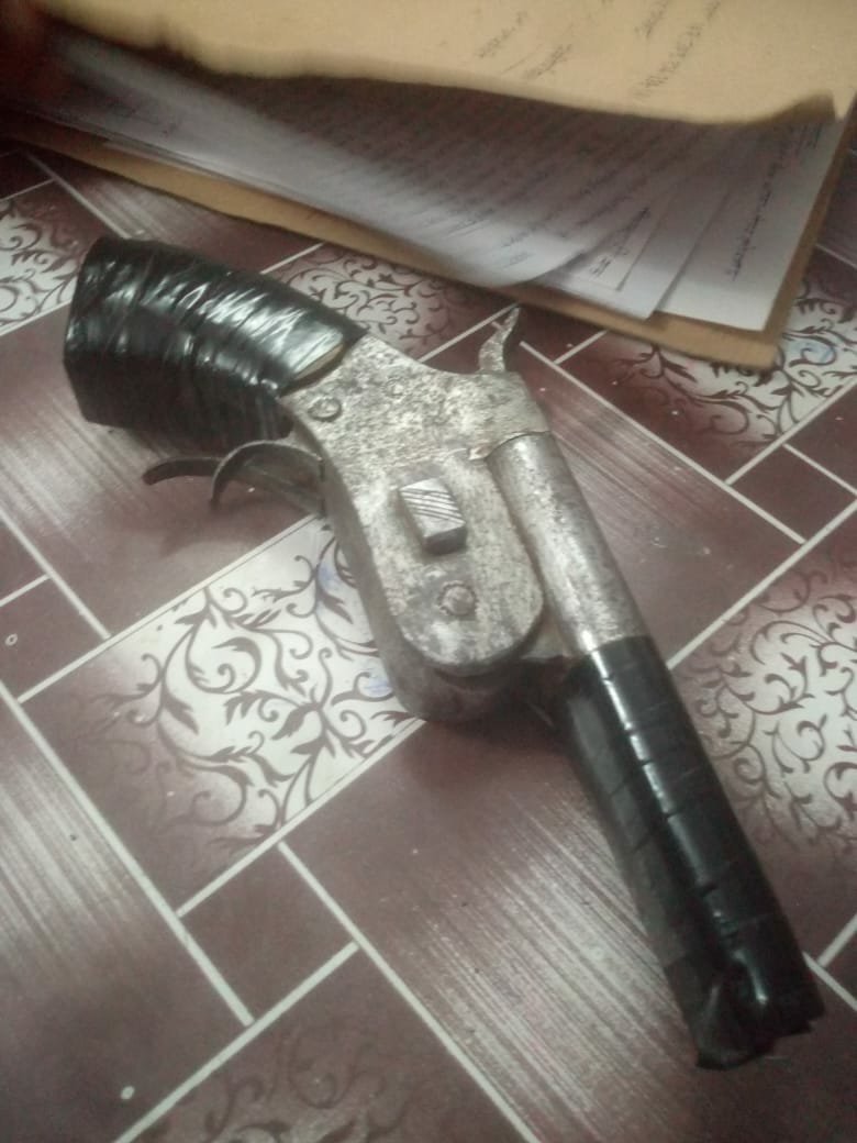 डबल बैरेल के तमंचे और 9 जिंदा कारतूस के साथ महिला गिरफ्तार 2 डबल बैरेल के तमंचे और 9 जिंदा कारतूस के साथ महिला गिरफ्तार | New India Times