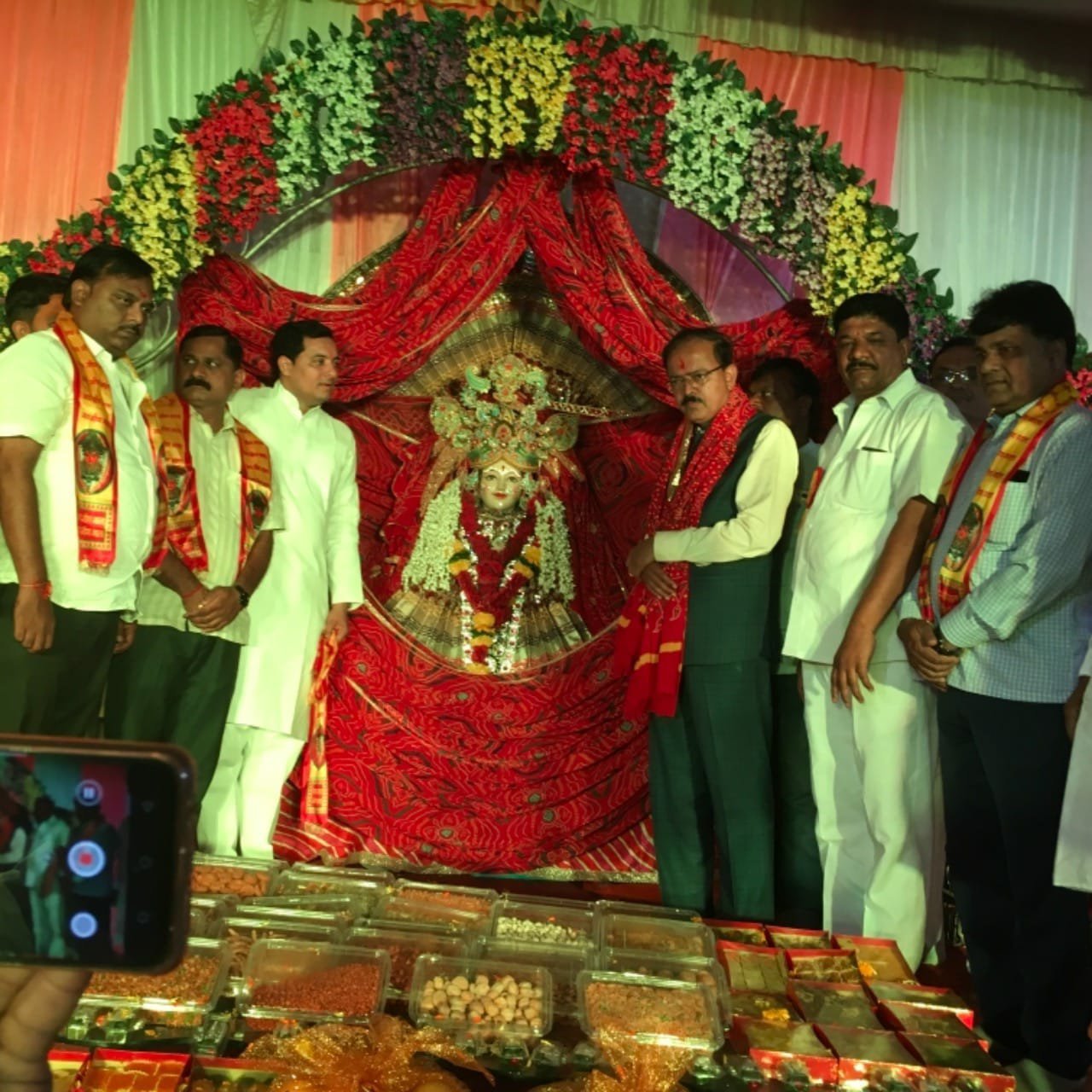 जीण माता मंगलपाठ में भामरे ने किया यज्ञ, शक्ति पूजा में दी आहुति, समाज ने किया सम्मानित | New India Times