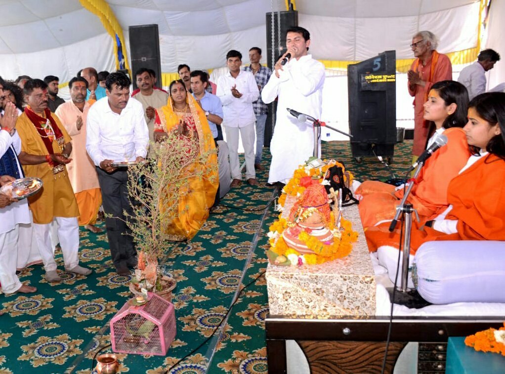 जनता जिन्हें चुनती है वो संसद में बैठते हैं और श्री कृष्ण जिन्हें चुनते है वो श्रीमद् भागवत कथा में बैठते हैं: देवी नेहा-निधि | New India Times