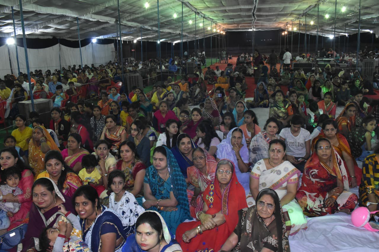 परिवार केसा भी हो अगर वहाँ भक्त जन्म लेता है तो उस परिवार की तीन पीढियां तर जाती हैं, बच्चों को अच्छे संस्कार देना जरुरी है: देवी नेहा-निधि | New India Times