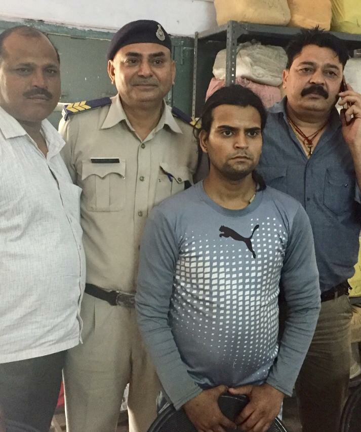 तलवार सहित शातिर बदमाश गिरफ्तार | New India Times