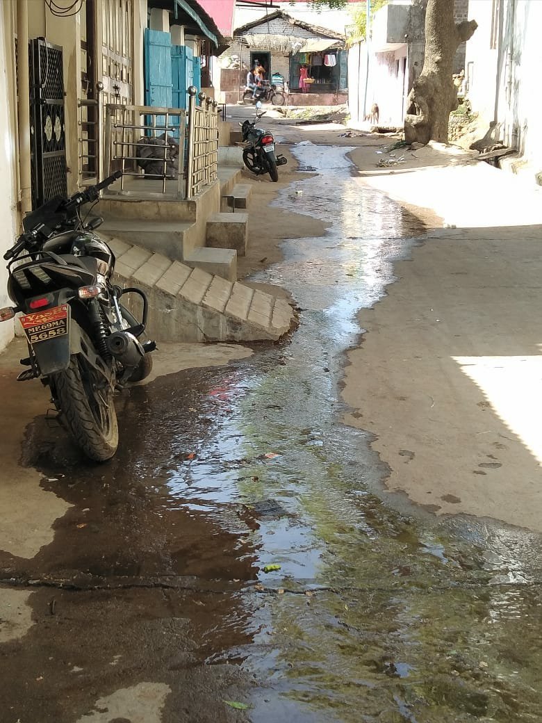 मछली बाजार एवं सड़क पर बहते गंदे पानी से रहिवासी परेशान | New India Times