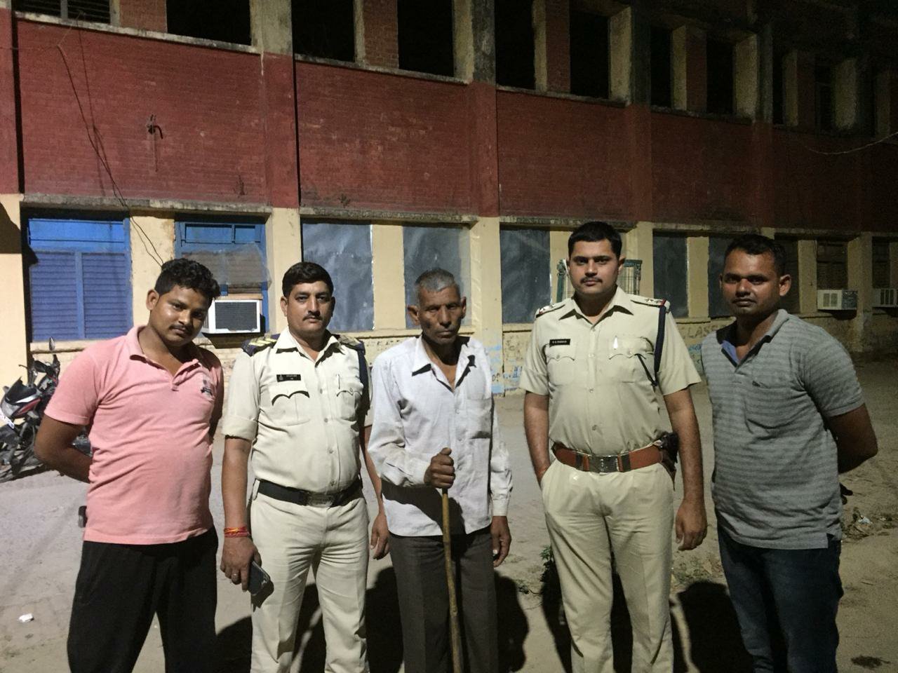 वारंट टीम ग्वालियर को लगातार मिल रही है सफलता, धरपकड़ अभियान के तहत 13 साल से फरार आरोपी गिरफ्तार 2 वारंट टीम ग्वालियर को लगातार मिल रही है सफलता, धरपकड़ अभियान के तहत 13 साल से फरार आरोपी गिरफ्तार | New India Times