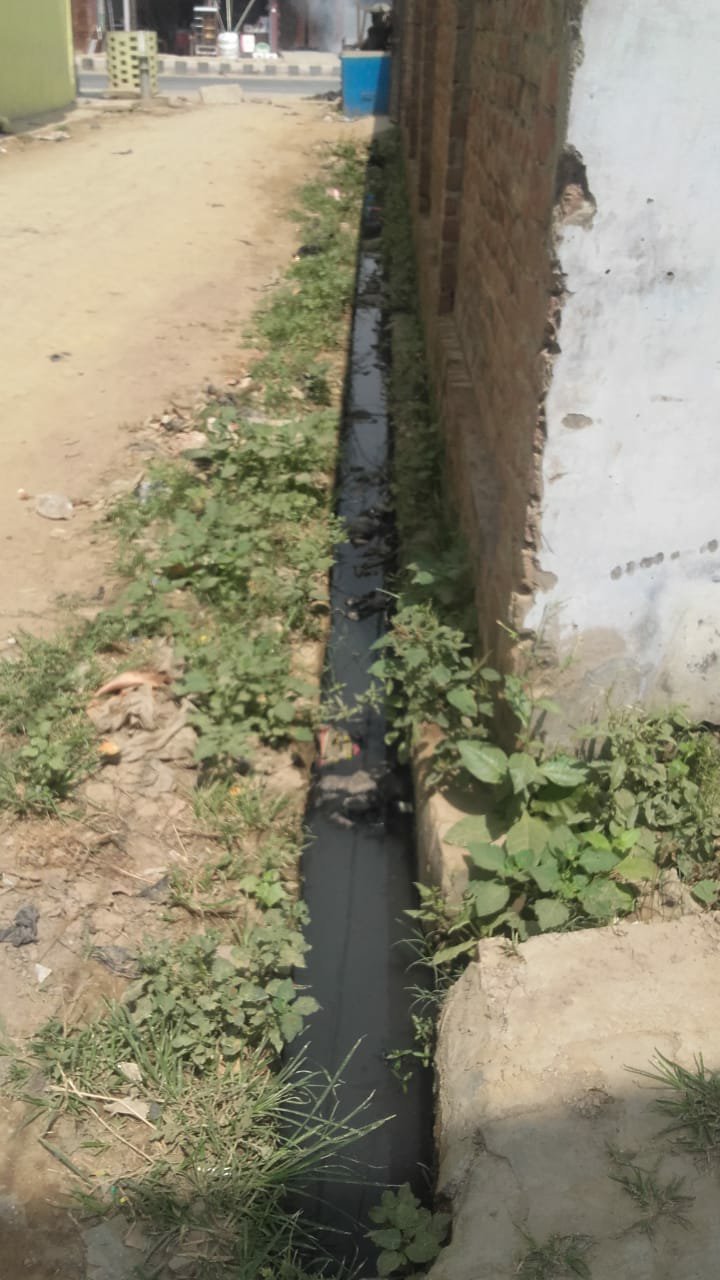 विकास कार्य से वंचित विकास खण्ड सदर की ग्राम पंचायत राजापुर पिपरिया में सफाई कर्मी नदारद, जगह-जगह लगा कूड़े का अंबार | New India Times