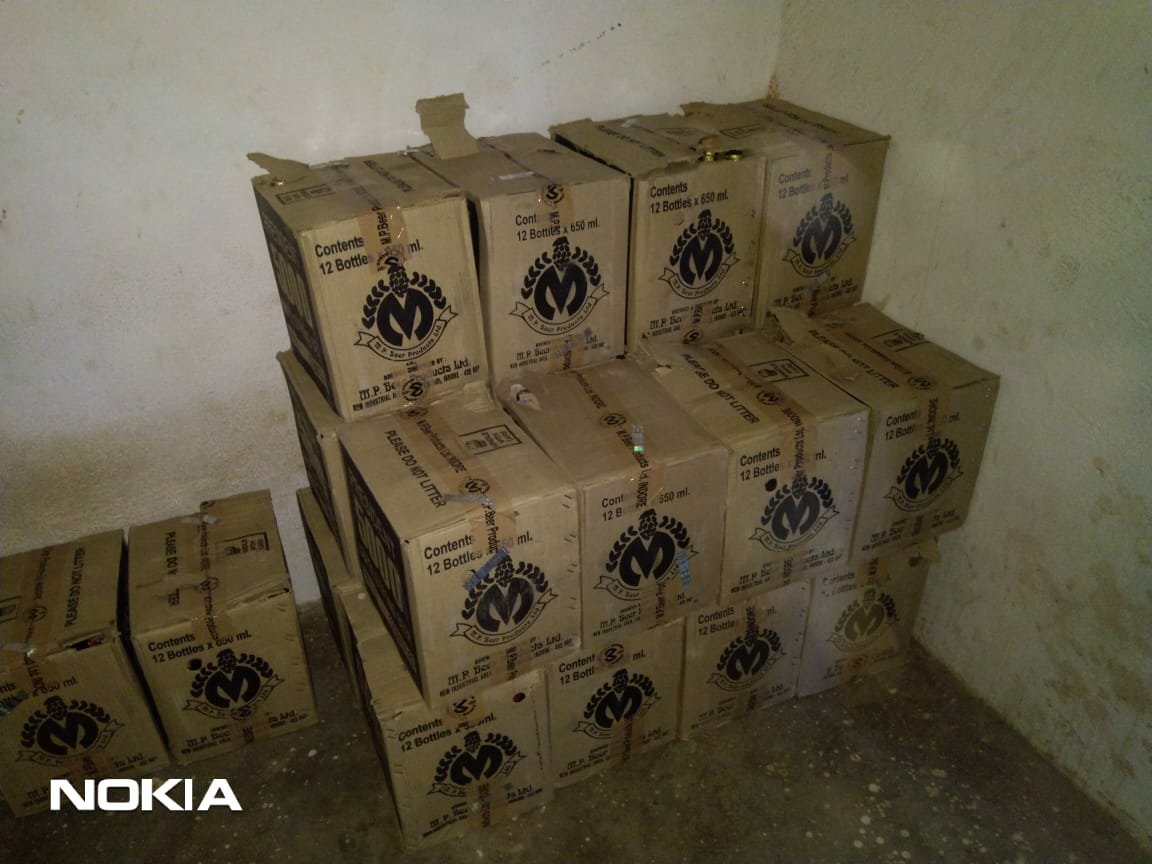 झाबुआ जिला के ग्राम चंद्रगढ़ के समीप गड्ढ़े 22 पेटी अवैध बीयर बरामद | New India Times