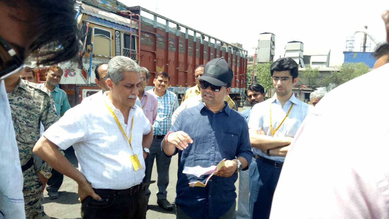 कलेक्टर अनुराग चौधरी ने रायरू स्थित डिस्टलरी का किया औचक निरीक्षण | New India Times