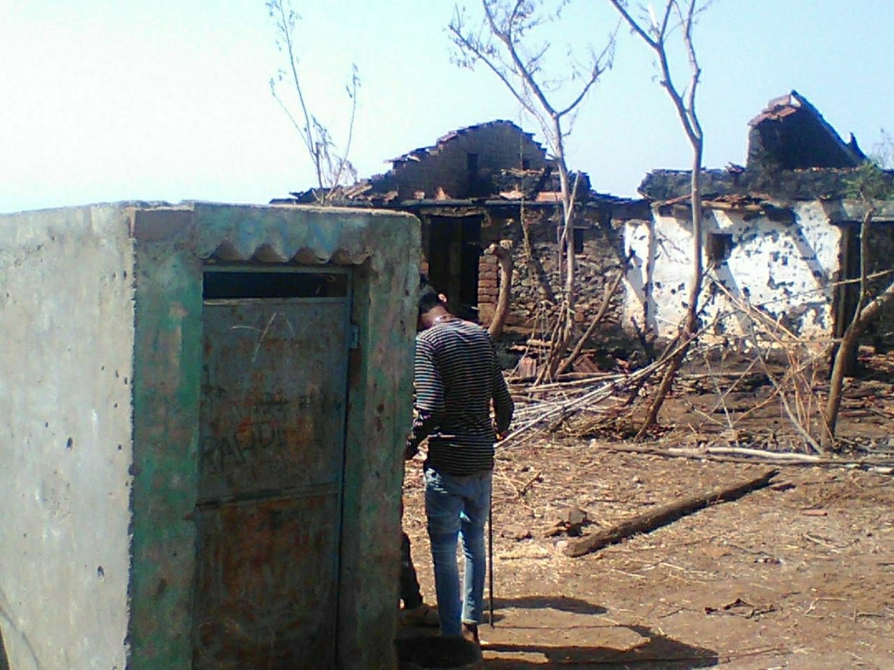 आग की चपेट में आने से तीन मकान जलकर राख | New India Times