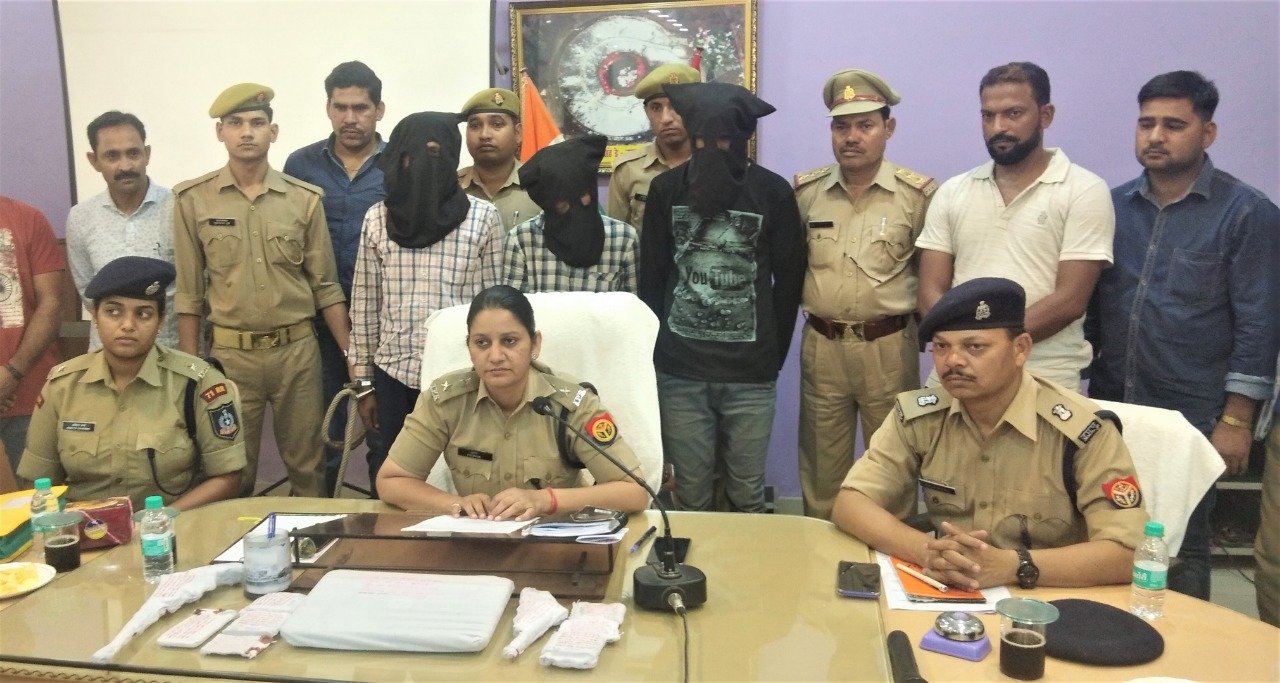 बैंक मित्रों से हुई लूट का हुआ खुलासा, तीन अंतर्राज्यीय शातिर लूटेरे लूट के माल के साथ गिरफ्तार | New India Times