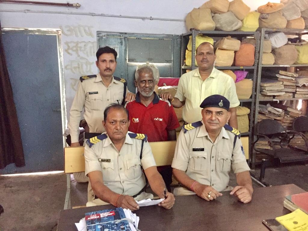 पुलिस अधीक्षक नवनीत भसीन द्वारा चलाए जा रहे धरपकड़ अभियान के तहत दो वर्षों से फरार आरोपी गिरफ्तार | New India Times