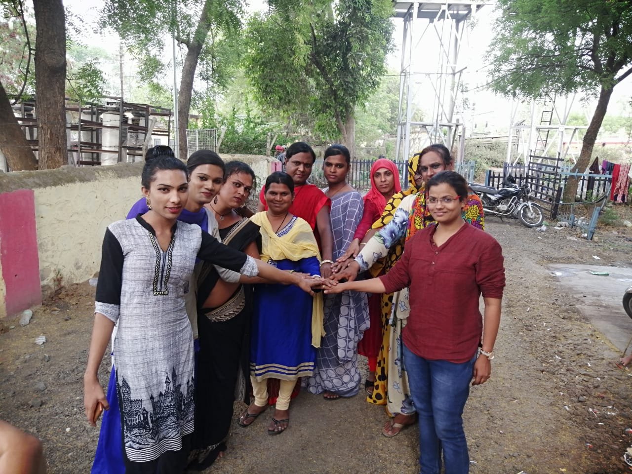 LGBTQ समुदाय को लेकर समाज को अपना दृष्टिकोण बदलना जरुरी: डाॅ मनीषा महाजन, निरभ्र निर्भय थर्ड जेंडर्स ने श्रमदान से बनाया बाँध | New India Times