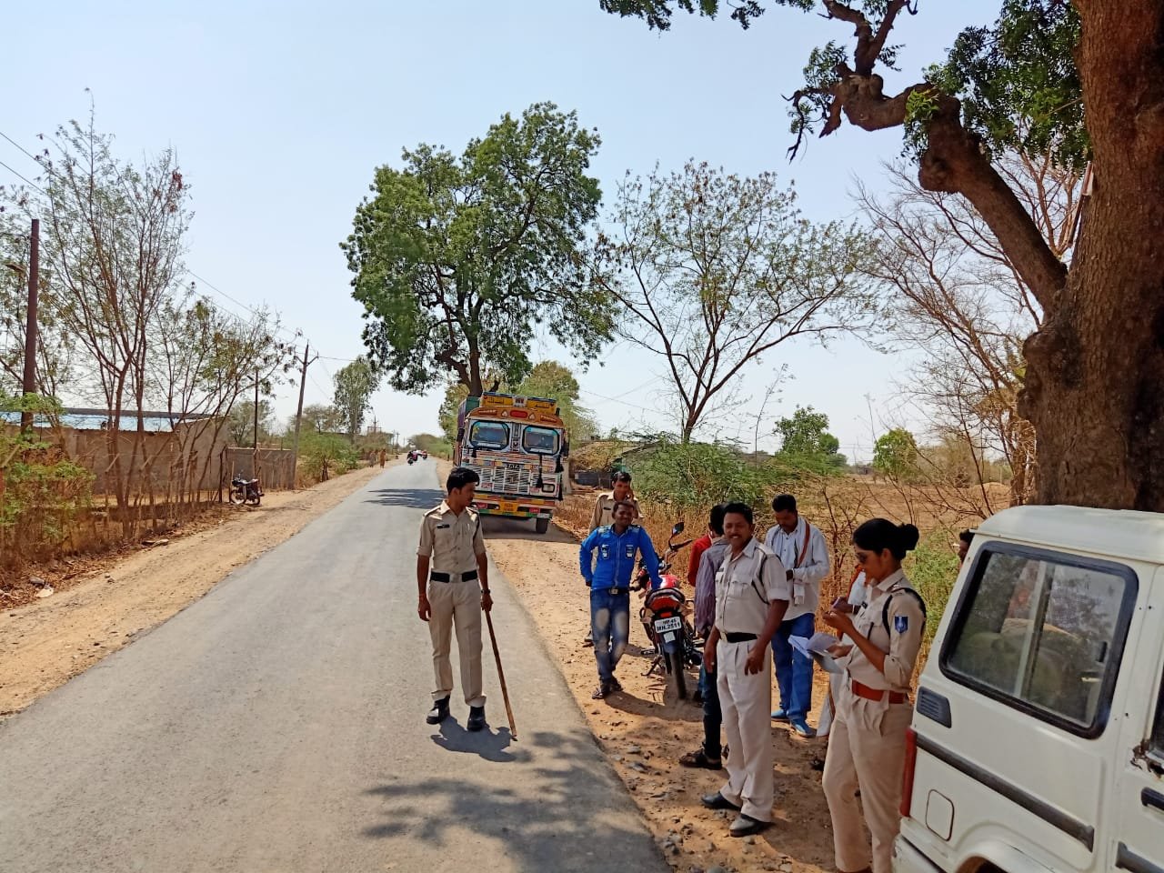 लोकसभा चुनाव के मुद्देनजर पुलिस का चेकिंग अभीयान जारी | New India Times