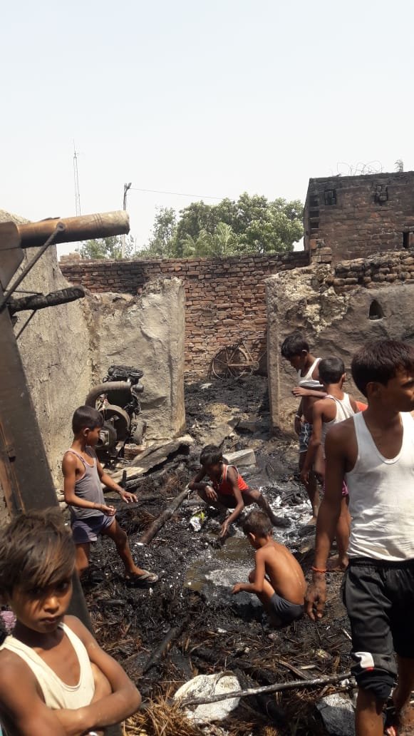 अज्ञात कारणों से लगी आग में कई घर जल कर राख | New India Times
