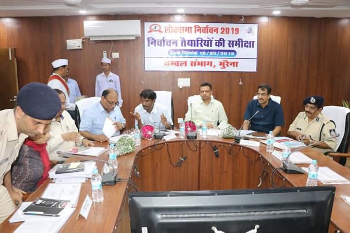 भारत निर्वाचन आयोग के उप निर्वाचन आयुक्त श्री सुदीप जैन ने चम्बल भवन मुरैना के सभा कक्ष में लोक सभा चुनाव की तैयारियों की समीक्षा की | New India Times