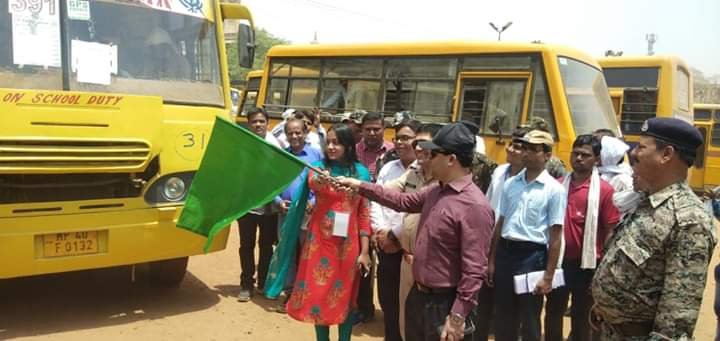 लोकसभा चुनाव 2019 के मतदान के लिए ग्वालियर जिले में चुनाव सामग्री के साथ रवाना किए गए मतदान दल | New India Times