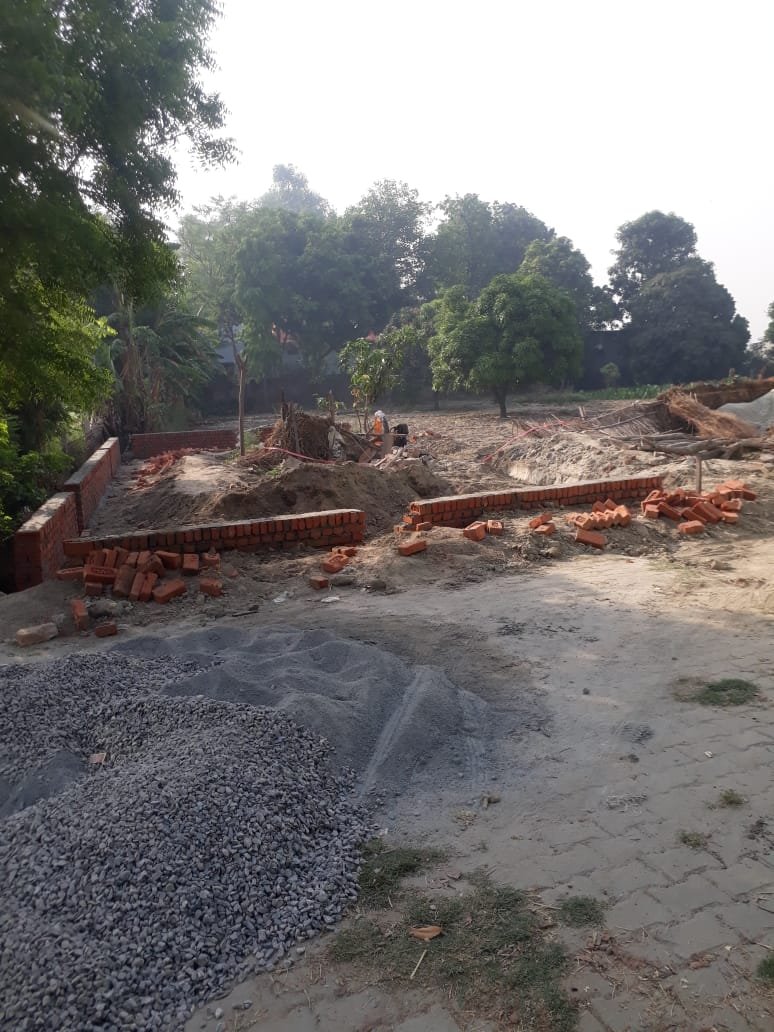 पुलिस की मिलीभगत से गरीब की जमीन पर अवैध कब्जा कर अवैध निर्माण करने का लगा आरोप | New India Times