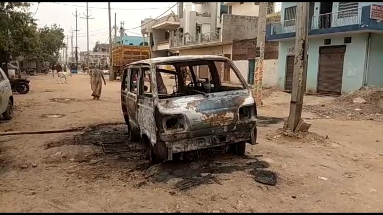 जननी एक्सप्रेस में लगी आग, थोड़ी ही देर में एंबुलेंस हुई जलकर खाक | New India Times