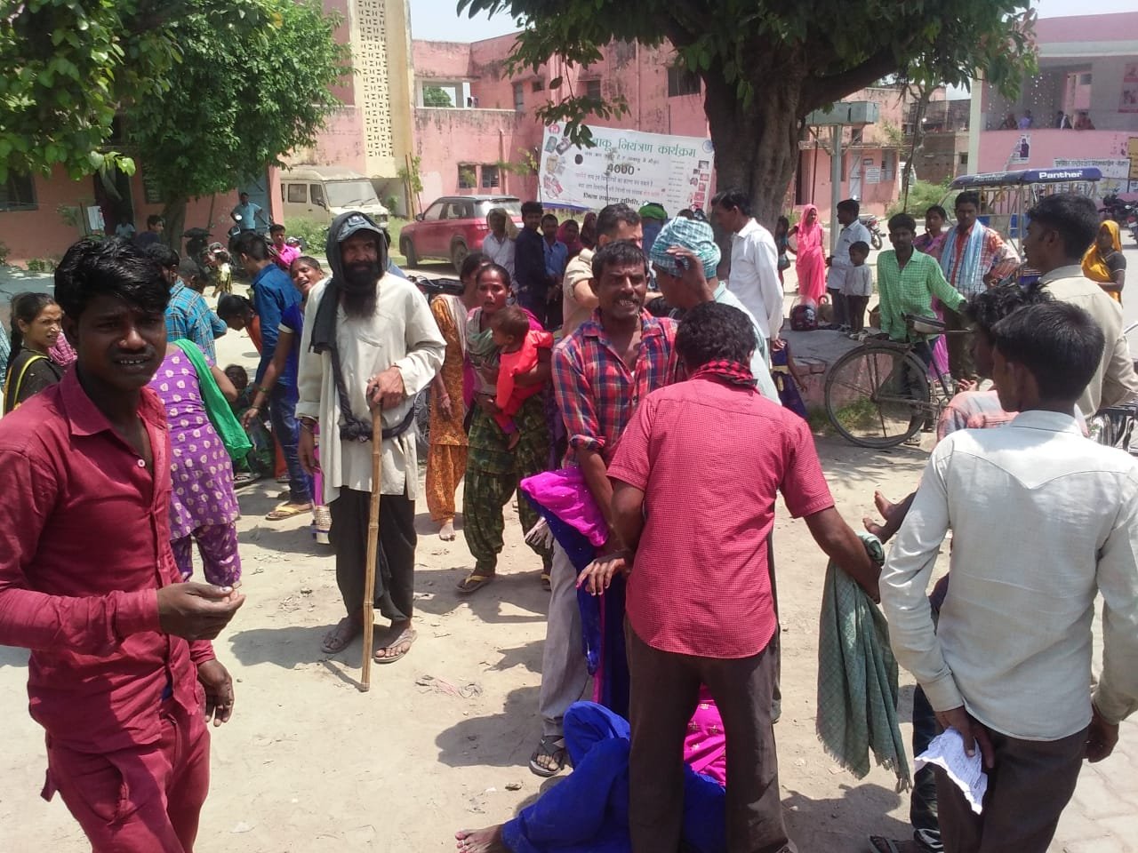 अनियंत्रित तेज़ रफ़्तार ट्रेक्टर ट्रॉली ने दो भाइयों को रौंदा एक की मौत दूसरे की हालत गम्भीर | New India Times