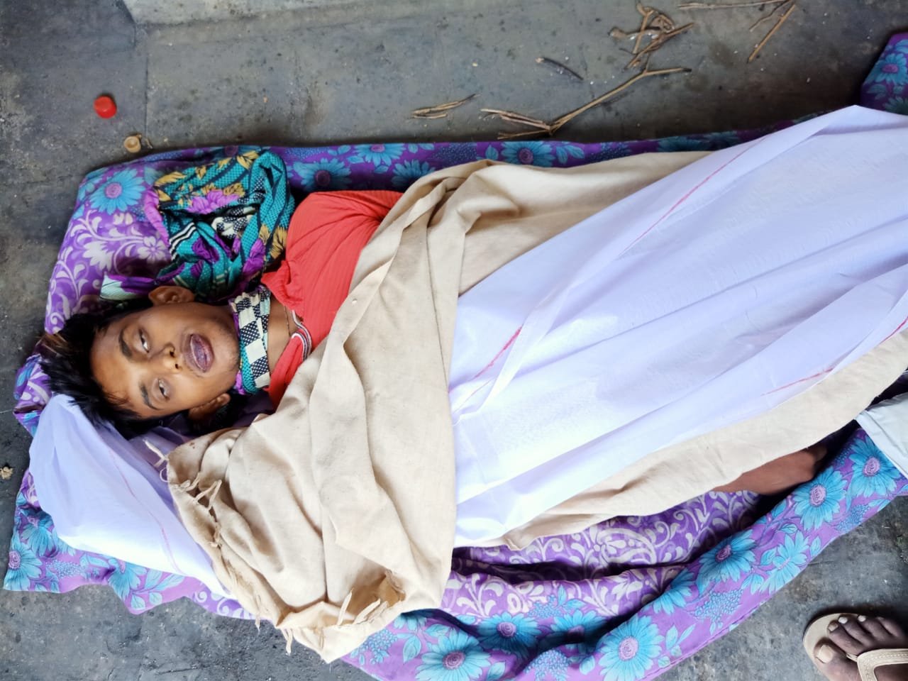 प्रेम प्रसंग में युवक ने लगाई फांसी, परिजनों ने शव रखकर किया हंगामा | New India Times