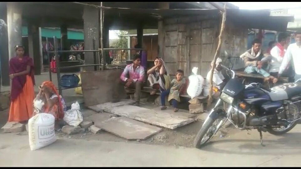 राजस्थान के बांसवाड़ा जिले में मनरेगा से लोगों का हुआ मोह भंग, मजदूरी के लिए पलायन कर रहे हैं मजदूर 3 राजस्थान के बांसवाड़ा जिले में मनरेगा से लोगों का हुआ मोह भंग, मजदूरी के लिए पलायन कर रहे हैं मजदूर | New India Times