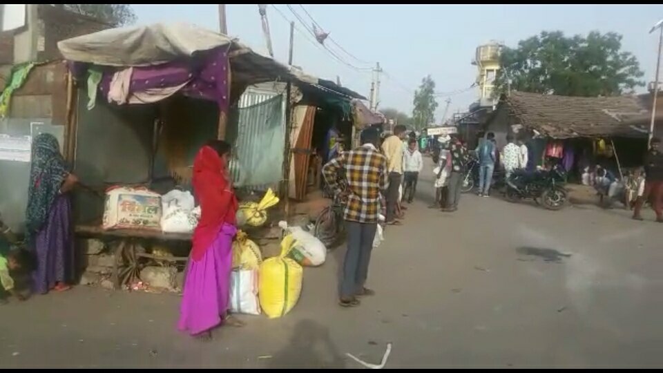 राजस्थान के बांसवाड़ा जिले में मनरेगा से लोगों का हुआ मोह भंग, मजदूरी के लिए पलायन कर रहे हैं मजदूर 2 राजस्थान के बांसवाड़ा जिले में मनरेगा से लोगों का हुआ मोह भंग, मजदूरी के लिए पलायन कर रहे हैं मजदूर | New India Times