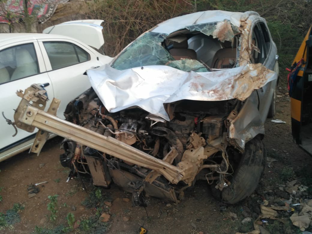 कार और मोटरसाइकिल की टक्कर में बाइक सवार एक की मौत दूसरा घायल 2 कार और मोटरसाइकिल की टक्कर में बाइक सवार एक की मौत दूसरा घायल | New India Times