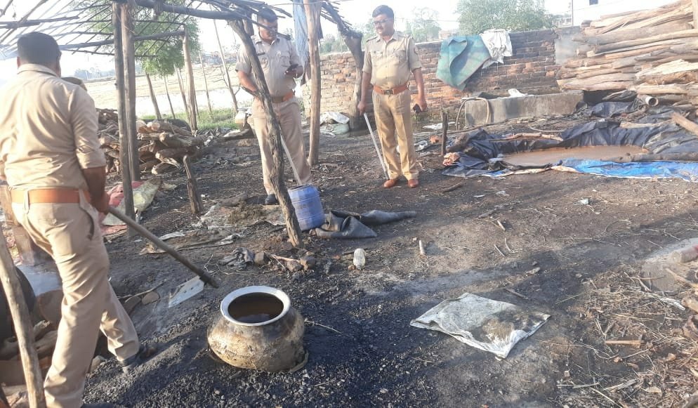 अवैध शराब पर कार्रवाई: मैलानी पुलिस ने किया हजारों लीटर लहन नष्ट | New India Times