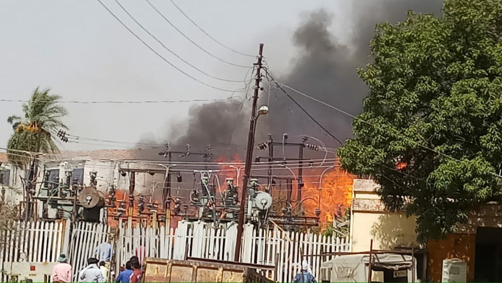 ओल्ड पावर हाउस मोहन लाल गंज के पीछे टिंबर के गोदाम में लगी भीषण आग, लाखों का माल जलकर राख | New India Times