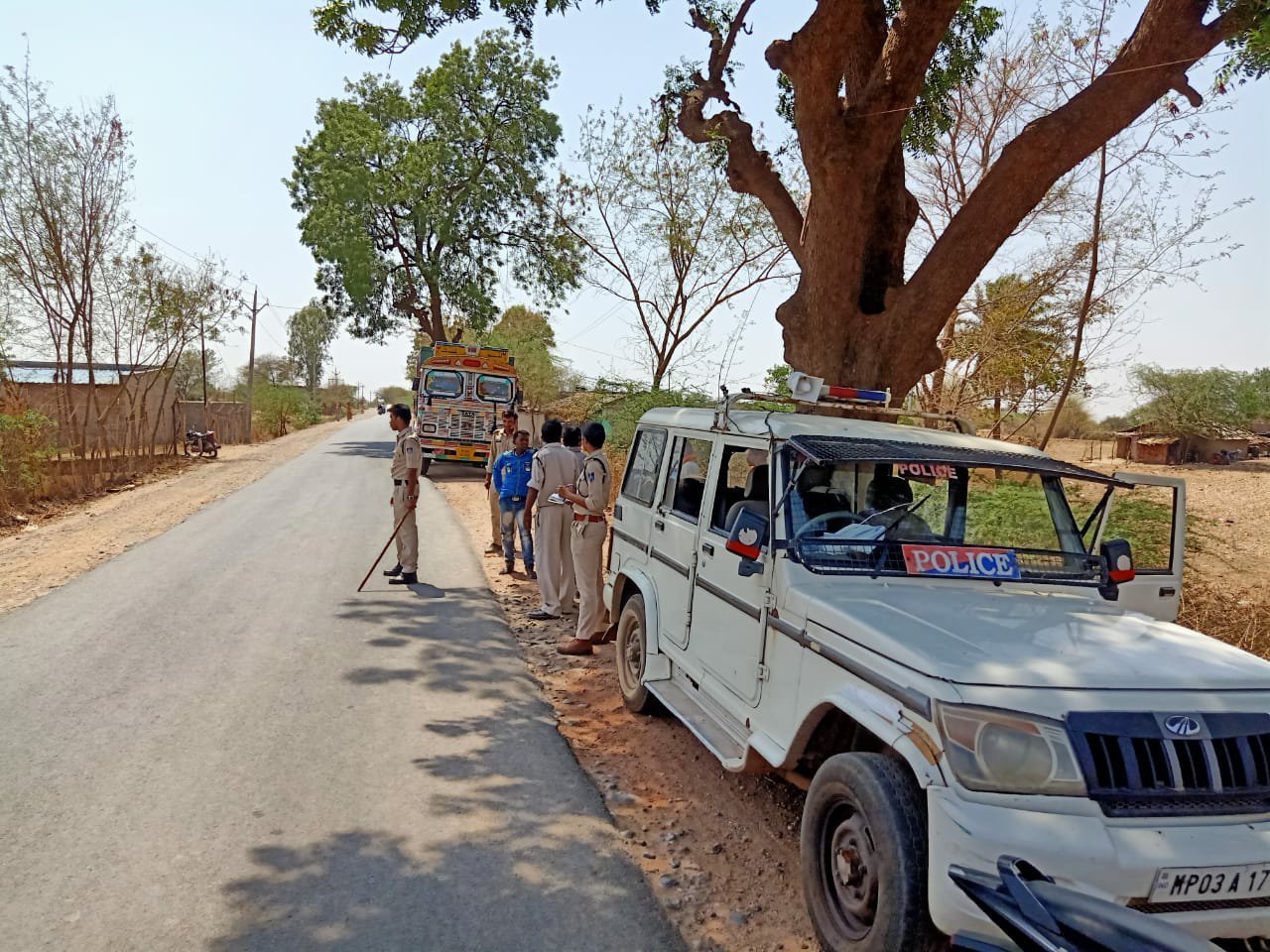 लोकसभा चुनाव के मुद्देनजर पुलिस का चेकिंग अभीयान जारी | New India Times