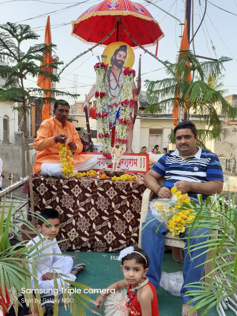 भगवान परशुराम जयंती पर ब्राह्मण संघ ने निकाली शोभायात्रा 2 भगवान परशुराम जयंती पर ब्राह्मण संघ ने निकाली शोभायात्रा | New India Times