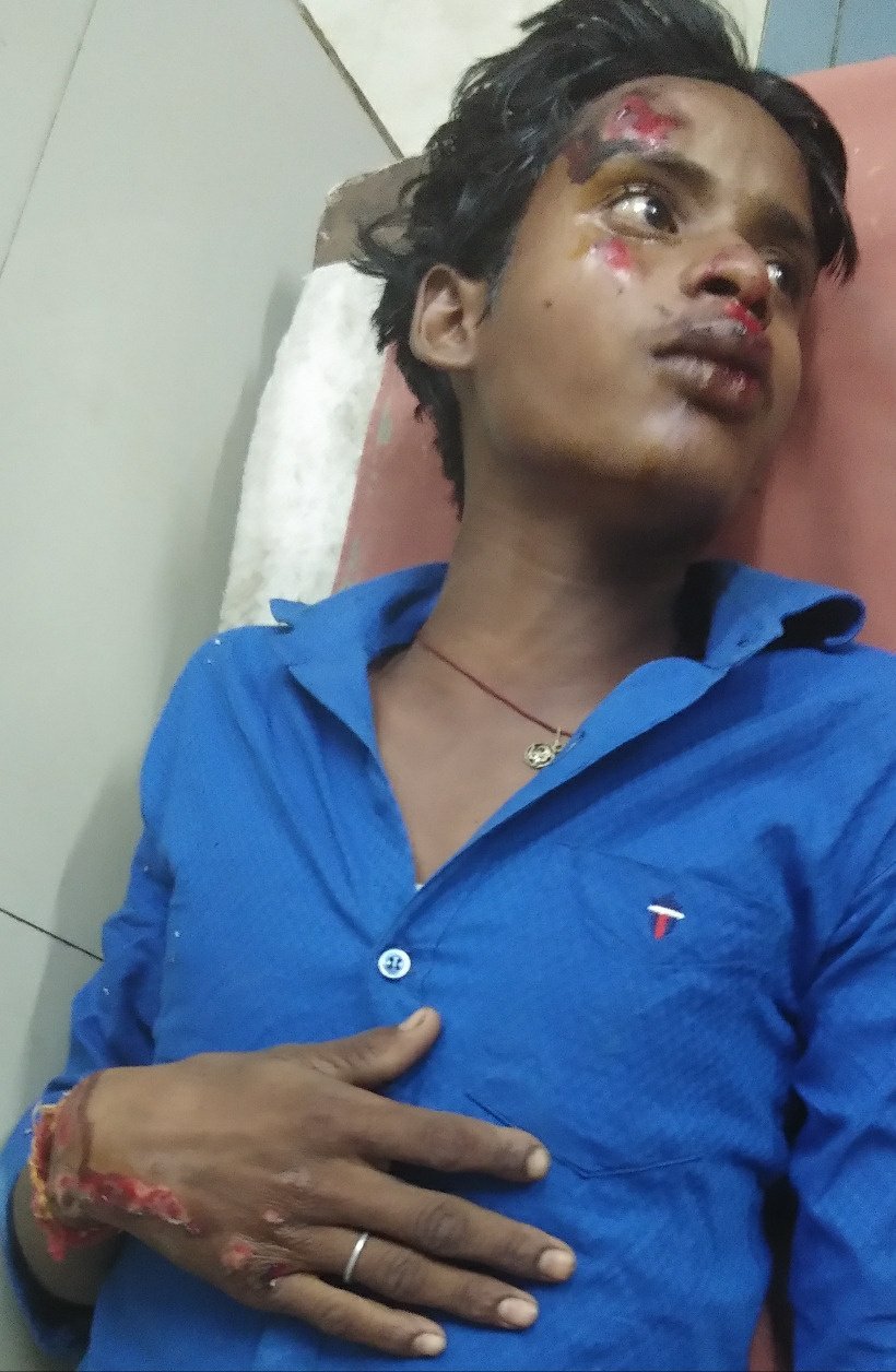 टाटा मैजिक ने बाइक सवार को पीछे से मारी टक्कर, 4 गंभीर रूप से घायल | New India Times