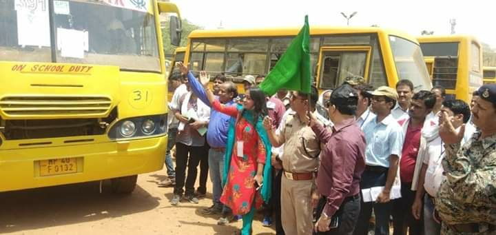 लोकसभा चुनाव 2019 के मतदान के लिए ग्वालियर जिले में चुनाव सामग्री के साथ रवाना किए गए मतदान दल | New India Times