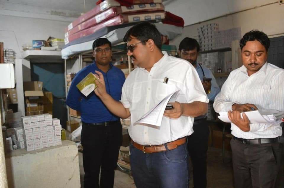 धनौरा एवं घंसौर के सामुदायिक स्वास्थ्य केंद्रों का निरीक्षण कर मैदानी अमले की कलेक्टर ने ली बैठक, सात लापरवाह अधिकारी -कर्मचारियों पर हुई कार्यवाही | New India Times