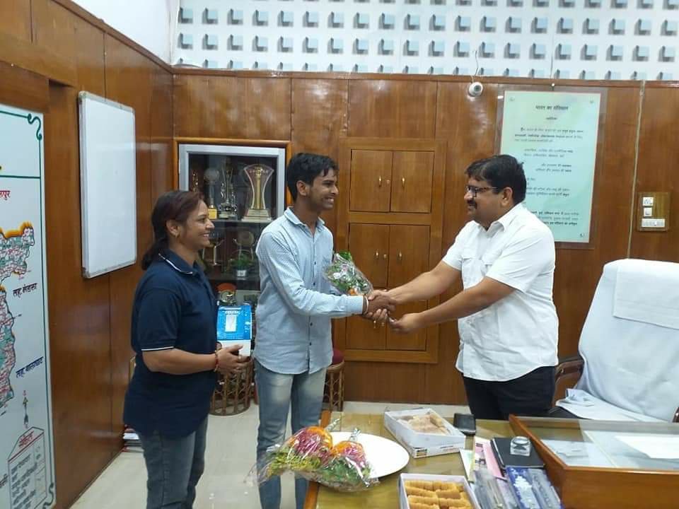 कलेक्टर श्री प्रवीण सिंह ने प्रदेश की प्रवीण्यता सूची में टॉप करने वाले जिले के छात्र-छात्राओं के उज्जवल भविष्य की कामना की 2 कलेक्टर श्री प्रवीण सिंह ने प्रदेश की प्रवीण्यता सूची में टॉप करने वाले जिले के छात्र-छात्राओं के उज्जवल भविष्य की कामना की | New India Times