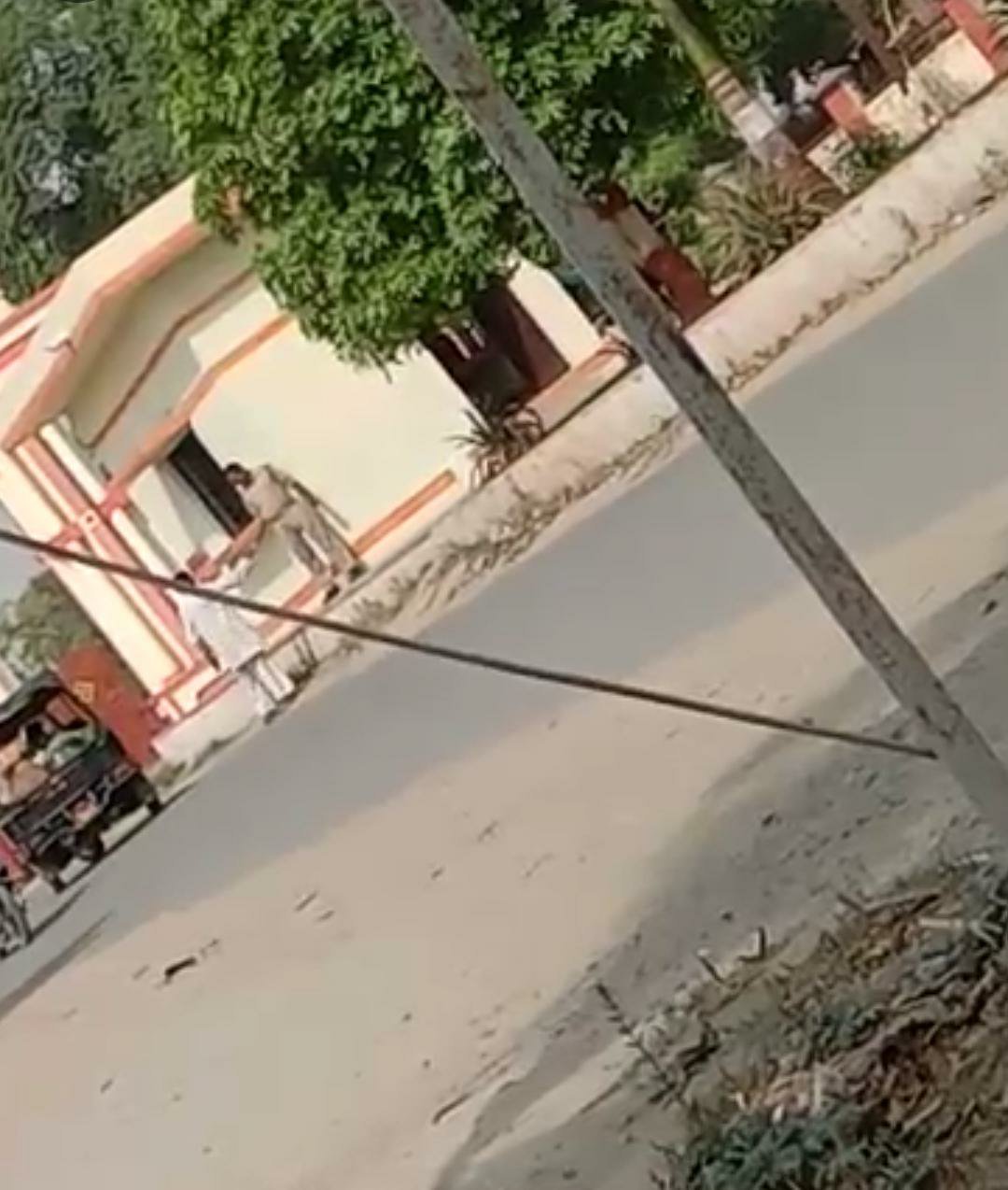 वर्दी की हनक दिखाकर किसानों से हो रही है जमकर अवैध वसूली 3 वर्दी की हनक दिखाकर किसानों से हो रही है जमकर अवैध वसूली | New India Times