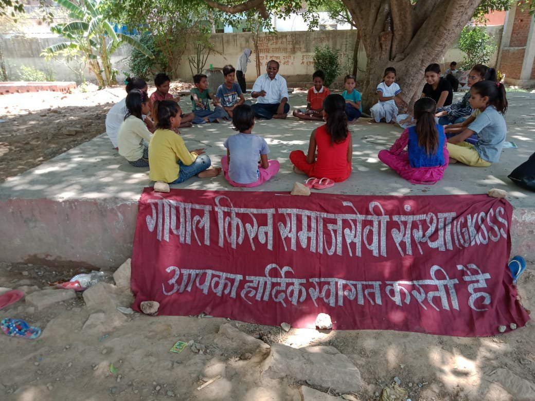 बुध्द पुर्णिमा सप्ताह के तहत बाल पंचायत में बच्चों ने की अधिकार की बातें, बच्चों को लेखन स्टेशनरी किट सामग्री बांटी गई | New India Times