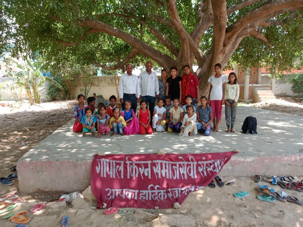 बुध्द पुर्णिमा सप्ताह के तहत बाल पंचायत में बच्चों ने की अधिकार की बातें, बच्चों को लेखन स्टेशनरी किट सामग्री बांटी गई | New India Times