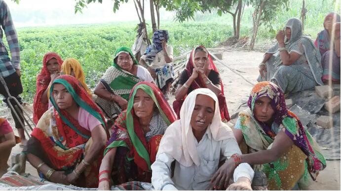 पेड़ पर लटकता मिला युवक का शव, परिवार में मचा कोहराम 3 पेड़ पर लटकता मिला युवक का शव, परिवार में मचा कोहराम | New India Times