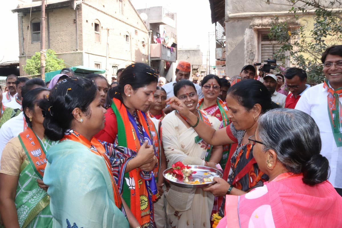 एकनाथ खडसे के प्रभाव से रावेर में होगी रक्षा की जीत, जलगांव में चलेगी घड़ी | New India Times